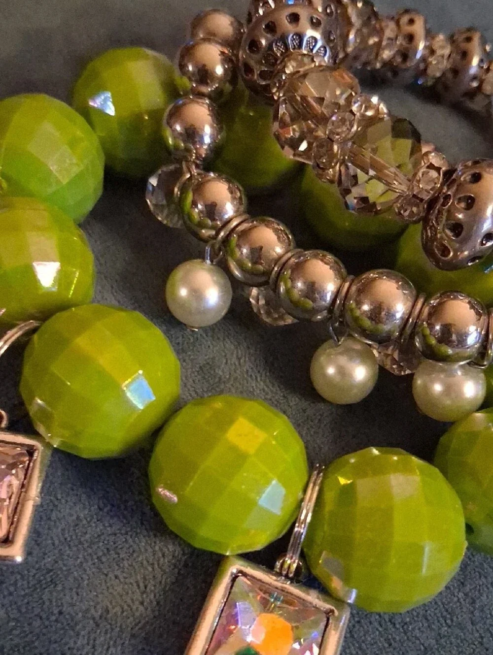 Green Beaded and Silver Accent Bracelet Set Matching Earrings.
